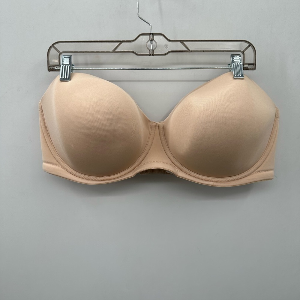 WACOAL underwire lightly padded strapless bra.  44D